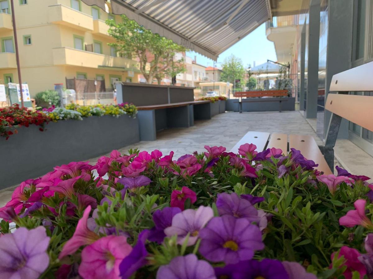 Hotel Estense Rimini Exterior foto